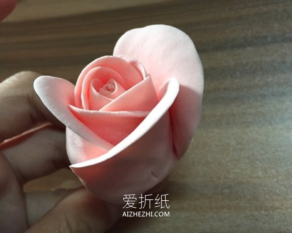 怎么做粘土玫瑰花的详细过程步骤图- www.aizhezhi.com