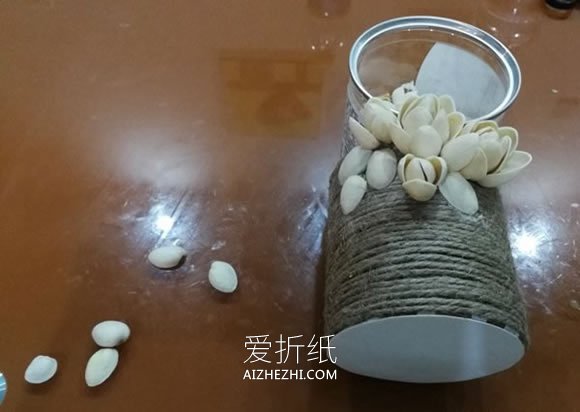 胶带筒和开心果壳怎么废物利用制作笔筒- www.aizhezhi.com