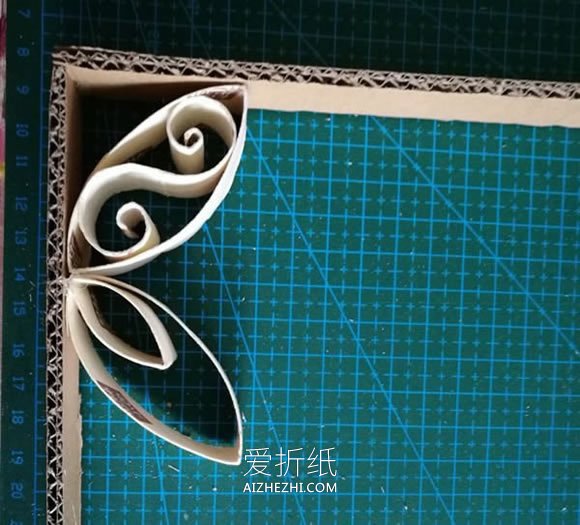 怎么做卷纸芯窗花装饰画的手工制作方法教程- www.aizhezhi.com