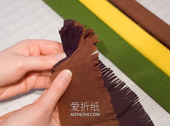 怎么做逼真皱纹纸向日葵的手工制作方法教程- www.aizhezhi.com