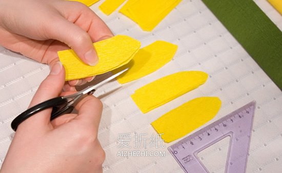 怎么做逼真皱纹纸向日葵的手工制作方法教程- www.aizhezhi.com