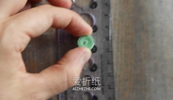 怎么做衍纸五瓣花的入门手工教程图解- www.aizhezhi.com