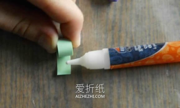 怎么做衍纸五瓣花的入门手工教程图解- www.aizhezhi.com