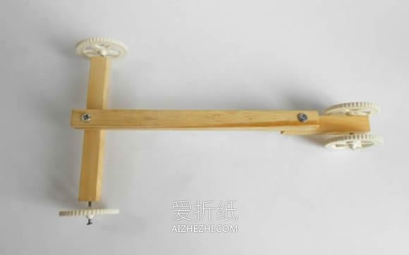 怎么自制橡皮泥动力车玩具的制作教程- www.aizhezhi.com