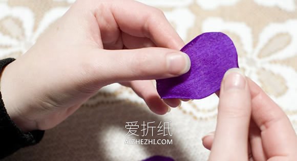 怎么做皱纹纸洋桔梗花的制作方法步骤图解- www.aizhezhi.com