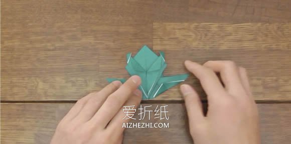 幼儿园怎么折纸会跳小青蛙的折法教程- www.aizhezhi.com