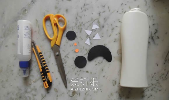 洗发水瓶怎么废物利用 制作万圣节鬼怪笔筒- www.aizhezhi.com