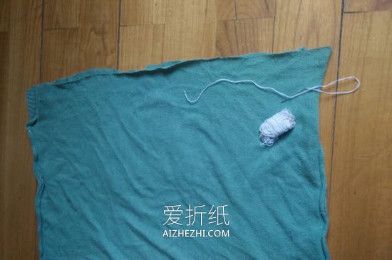 怎么用旧毛衣做靠枕的手工改造方法教程- www.aizhezhi.com