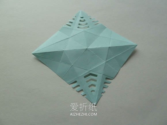 怎么做带剪纸图案千纸鹤的折纸方法图解- www.aizhezhi.com