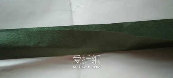 怎么做皱纹纸圣诞花环的简单手工教程- www.aizhezhi.com