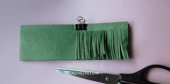 怎么做皱纹纸圣诞花环的简单手工教程- www.aizhezhi.com