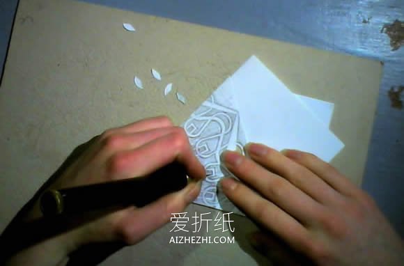 怎么剪纸精致繁复六面雪花的剪法步骤图解- www.aizhezhi.com