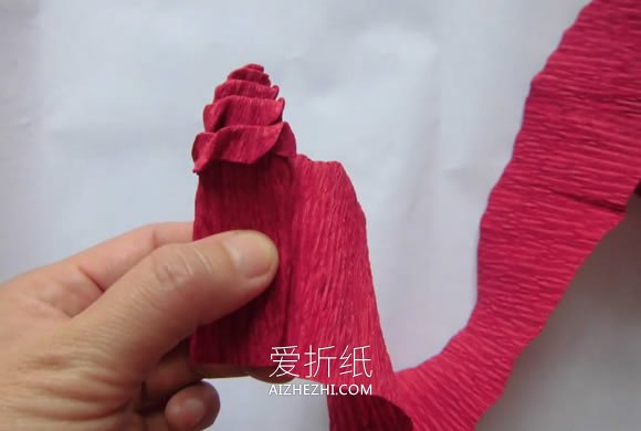 怎么做圣诞节皱纹纸松塔装饰的手工制作方法- www.aizhezhi.com