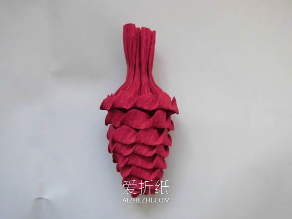 怎么做圣诞节皱纹纸松塔装饰的手工制作方法- www.aizhezhi.com