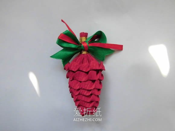 怎么做圣诞节皱纹纸松塔装饰的手工制作方法- www.aizhezhi.com
