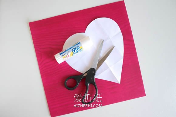 怎么用心形纸折爱心信封的折叠方法图解- www.aizhezhi.com