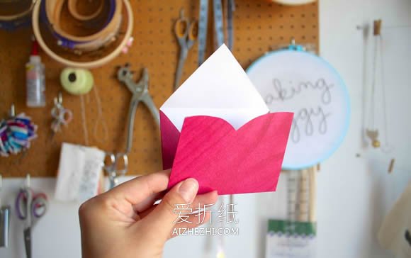 怎么用心形纸折爱心信封的折叠方法图解- www.aizhezhi.com