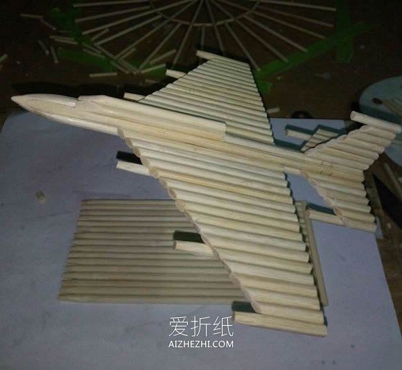 怎么用一次性筷子做飞机模型的制作方法- www.aizhezhi.com