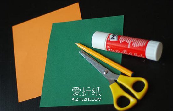 怎么用卡纸做秋天落叶装饰画的手工教程- www.aizhezhi.com