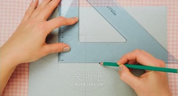 怎么用卡纸折纸四角礼品盒的折法过程图解- www.aizhezhi.com