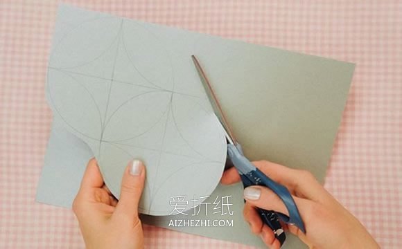 怎么用卡纸折纸四角礼品盒的折法过程图解- www.aizhezhi.com