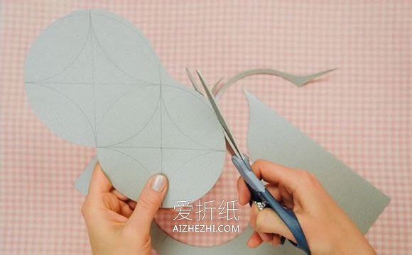 怎么用卡纸折纸四角礼品盒的折法过程图解- www.aizhezhi.com