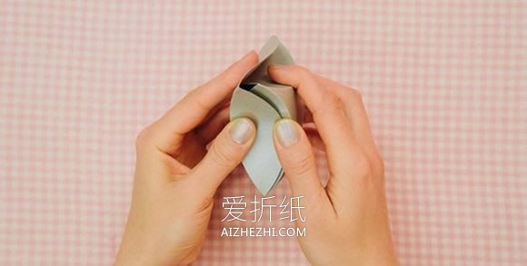 怎么用卡纸折纸四角礼品盒的折法过程图解- www.aizhezhi.com