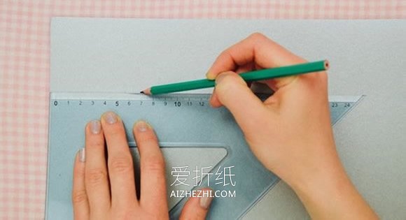 怎么用卡纸折纸四角礼品盒的折法过程图解- www.aizhezhi.com