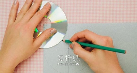 怎么用卡纸折纸四角礼品盒的折法过程图解- www.aizhezhi.com