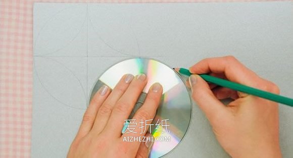 怎么用卡纸折纸四角礼品盒的折法过程图解- www.aizhezhi.com