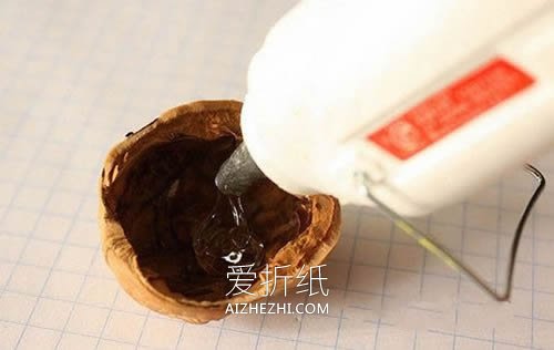 怎么用核桃壳做小帆船的手工制作方法教程- www.aizhezhi.com