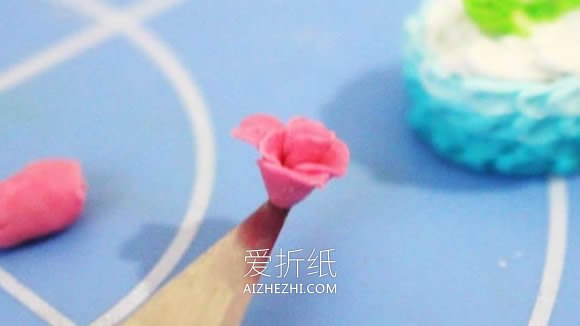 怎么做逼真超轻粘土玫瑰蛋糕的制作方法步骤- www.aizhezhi.com