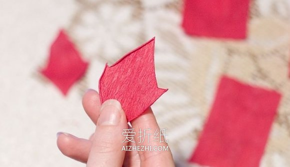 怎么用皱纹纸做圣诞红的手工制作方法教程- www.aizhezhi.com