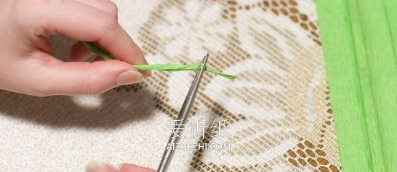 怎么用皱纹纸做圣诞红的手工制作方法教程- www.aizhezhi.com