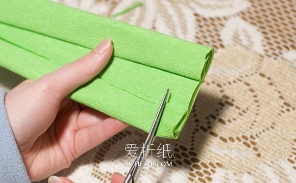 怎么用皱纹纸做圣诞红的手工制作方法教程- www.aizhezhi.com