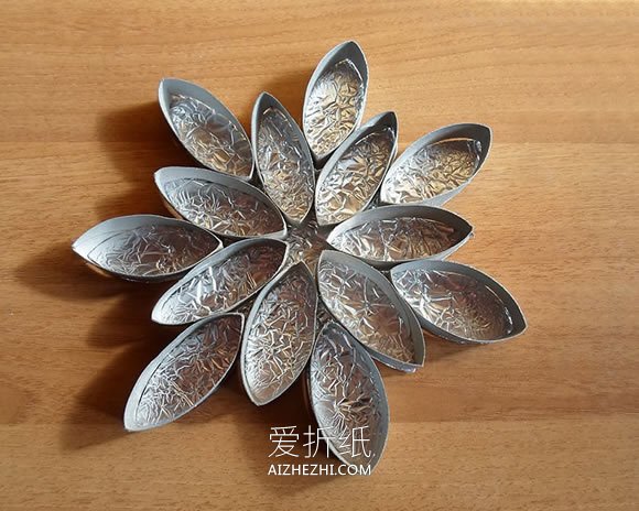怎么做闪亮卷纸芯雪花的手工制作方法教程- www.aizhezhi.com