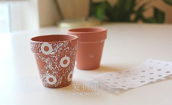 怎么用指甲油改造小陶盆的简单手工教程- www.aizhezhi.com