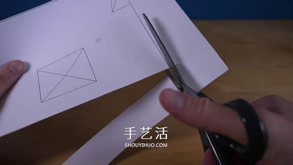可乐瓶科技小制作 DIY橡皮筋动力飞机的方法- www.aizhezhi.com
