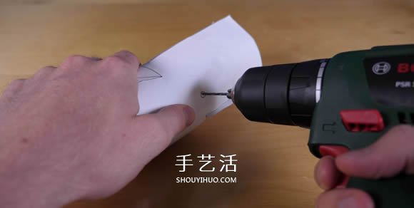 可乐瓶科技小制作 DIY橡皮筋动力飞机的方法- www.aizhezhi.com
