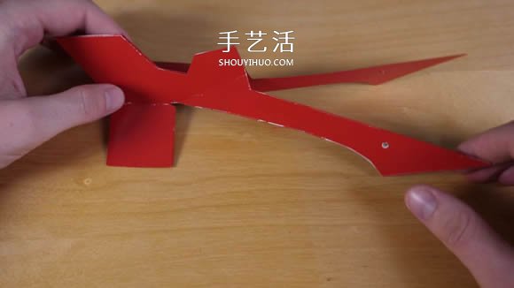 可乐瓶科技小制作 DIY橡皮筋动力飞机的方法- www.aizhezhi.com