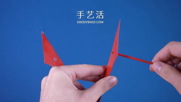 可乐瓶科技小制作 DIY橡皮筋动力飞机的方法- www.aizhezhi.com