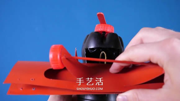 可乐瓶科技小制作 DIY橡皮筋动力飞机的方法- www.aizhezhi.com