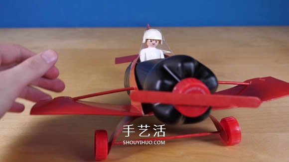 可乐瓶科技小制作 DIY橡皮筋动力飞机的方法- www.aizhezhi.com