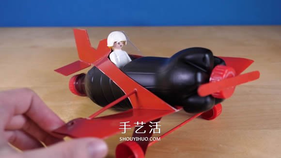 可乐瓶科技小制作 DIY橡皮筋动力飞机的方法- www.aizhezhi.com