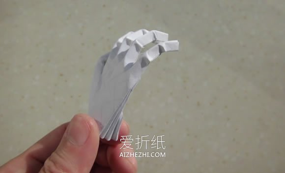 怎么折纸拥抱的双手的折法步骤图解- www.aizhezhi.com