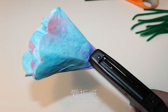 怎么用咖啡过滤纸做情人节花束或装饰纸花- www.aizhezhi.com