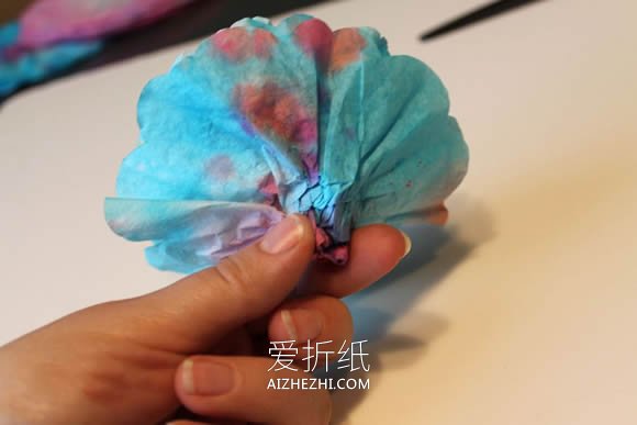 怎么用咖啡过滤纸做情人节花束或装饰纸花- www.aizhezhi.com