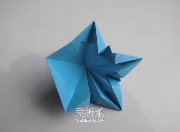 怎么简单折纸双色圣诞树的折法步骤图解- www.aizhezhi.com