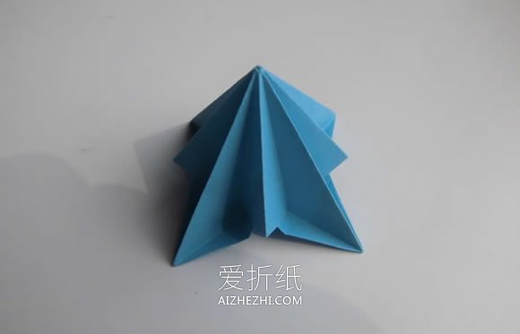 怎么简单折纸双色圣诞树的折法步骤图解- www.aizhezhi.com