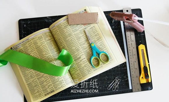 怎么用电话黄页簿做花朵便签夹的制作方法- www.aizhezhi.com